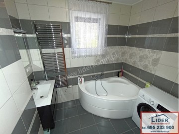 CAŁOROCZNY DOM PRZY JEZIORZE – NIEDŹWIADY MAŁE (GM. ŚLESIN)