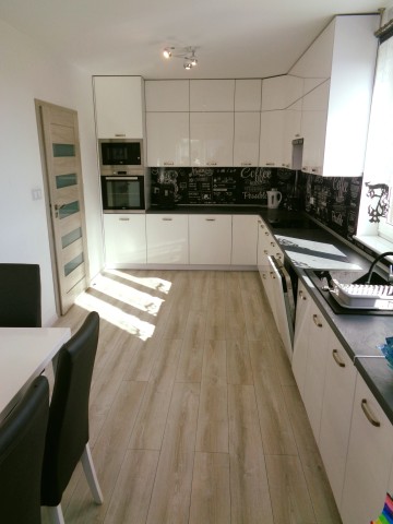 Budynek handlowo/usługowy z częścią mieszkalną