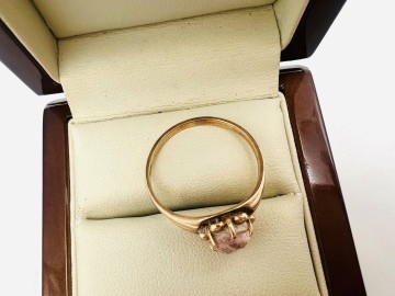 Złoty pierścionek Próba 585 Waga: 3.95 g