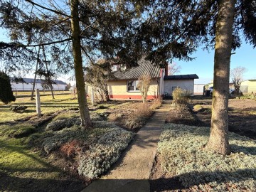 NIŻSZA CENA! Dom z budynkami gospodarczymi i garażami