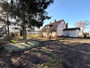 NIŻSZA CENA! Dom z budynkami gospodarczymi i garażami