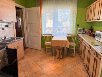 NIŻSZA CENA! Dom z budynkami gospodarczymi i garażami