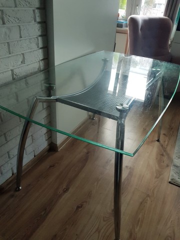 * ST&Oacute;Ł  ZE SZKLANYM BLATEM *