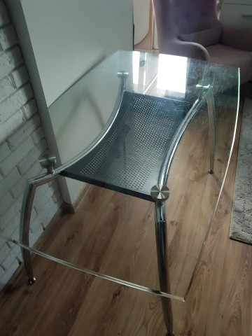 * ST&Oacute;Ł  ZE SZKLANYM BLATEM *