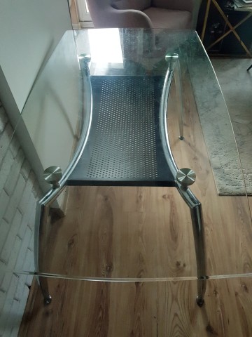 * ST&Oacute;Ł  ZE SZKLANYM BLATEM *