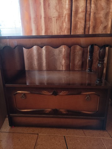 Stolik pod telewizor