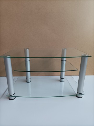Szklany stolik pod telewizor