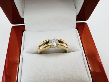 Złoty pierścionek  Pr&oacute;ba 585  Waga: 2.55 g