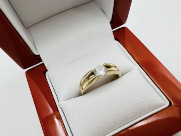 Złoty pierścionek  Pr&oacute;ba 585  Waga: 2.55 g