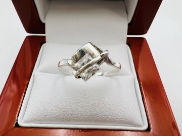 Srebrny pierścionek  Pr&oacute;ba 925  Waga: 1.81 g