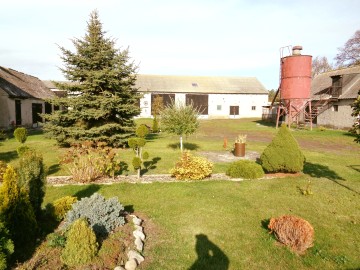 Okolice Ślesina &ndash; Dom z zabudowaniami gospodarczymi