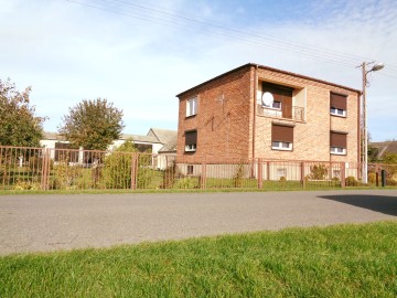 Okolice Ślesina &ndash; Dom z zabudowaniami gospodarczymi