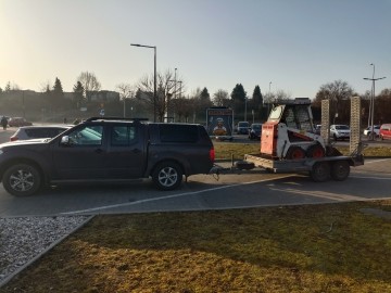 Transport przyczepą niskopodwoziową