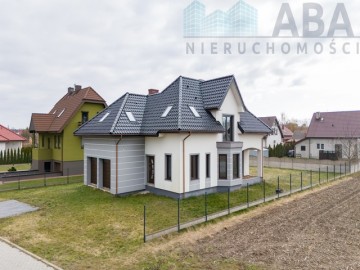 Przestronny i funkcjonalny dom dla rodziny-Rzgów obok Konina