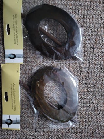 Uchwyty do firan lub zasłon.