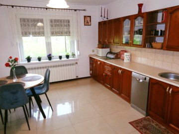 Okolice Ślesina &ndash; Dom z zabudowaniami gospodarczymi