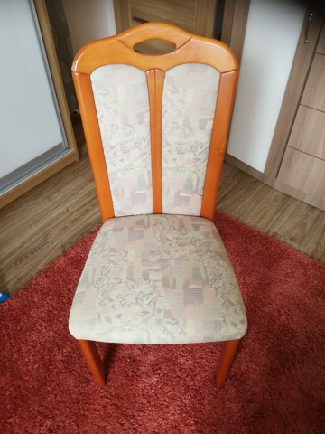 Sprzedam cztery drewniane wyściełane krzesła - firma Kler