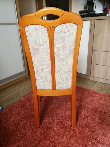 Sprzedam cztery drewniane wyściełane krzesła - firma Kler