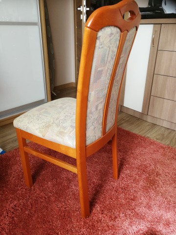 Sprzedam cztery drewniane wyściełane krzesła - firma Kler
