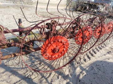 Posiadam do sprzedania sporo maszyn rolniczych.