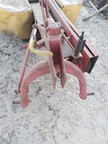 Posiadam do sprzedania sporo maszyn rolniczych.