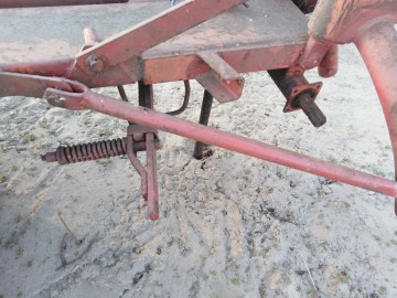 Posiadam do sprzedania sporo maszyn rolniczych.