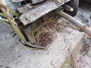 Posiadam do sprzedania stare maszyny rolnicze.