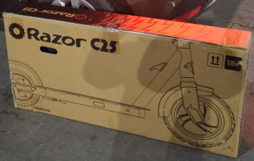Nowa nieużywana hulajnoga elektryczna Razor C25 zapakowana
