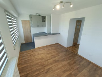 MIESZKANIE 38,3 m2- 2 POKOJE - UL. WYZWOLENIA ( 5 OSIEDLE )