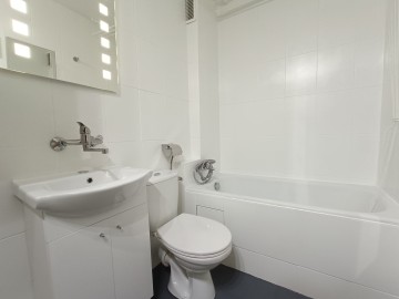 MIESZKANIE 38,3 m2- 2 POKOJE - UL. WYZWOLENIA ( 5 OSIEDLE )