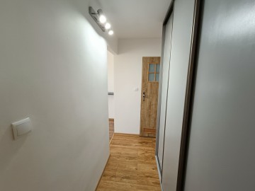 MIESZKANIE 38,3 m2- 2 POKOJE - UL. WYZWOLENIA ( 5 OSIEDLE )