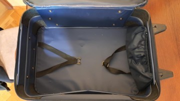 Walizka na kółkach, materiał, zamki – Globe Trotter