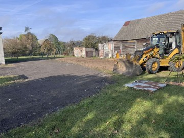Koparko-ładowarka, koparka gąsienicowa, minikoparka.