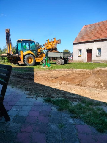 Koparko-ładowarka, koparka gąsienicowa, minikoparka.