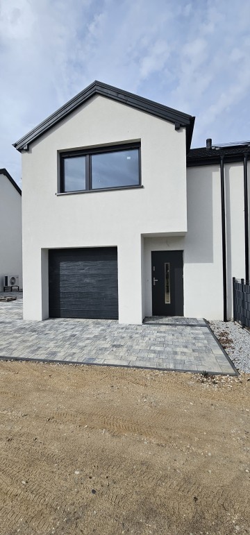 DOM W STARYM MIEŚCIE Z GARAŻEM