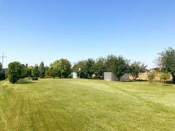 Działka z domkami letniskowymi