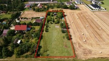 Działka z domkami letniskowymi