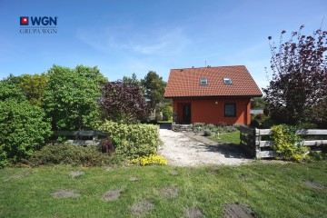 Dom nad Jeziorem Gopło z własną linią brzegową i pomostem