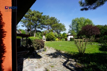 Dom nad Jeziorem Gopło z własną linią brzegową i pomostem