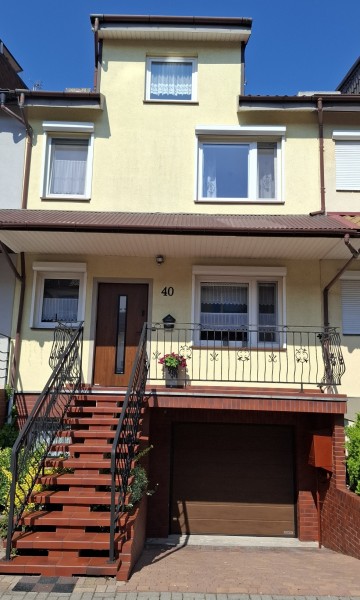 Dom w zabudowie szeregowej z Fotowoltaiką- Konin Chorzeń