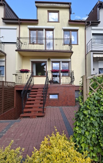 Dom w zabudowie szeregowej z Fotowoltaiką- Konin Chorzeń