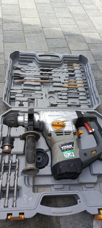 Młot udarowy SDS plus 1500 w.