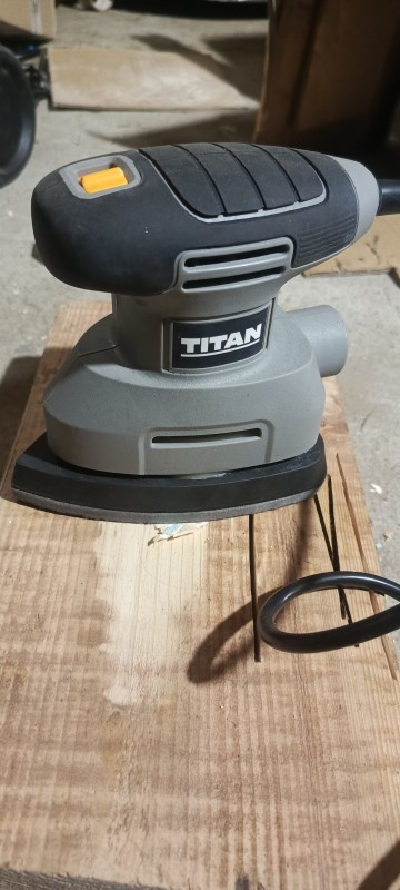 Szlifierka oscylacyjna titan