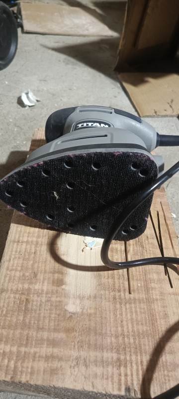 Szlifierka oscylacyjna titan