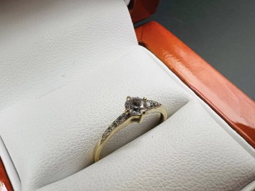 Złoty pierścionek  Pr&oacute;ba 333 Waga: 1.05 g