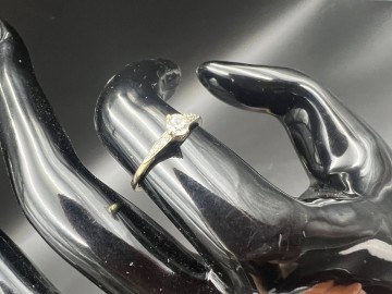 Złoty pierścionek  Pr&oacute;ba 333 Waga: 1.05 g