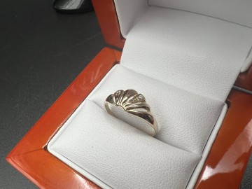 Złoty pierścionek  Pr&oacute;ba 585 Waga: 1.11 g