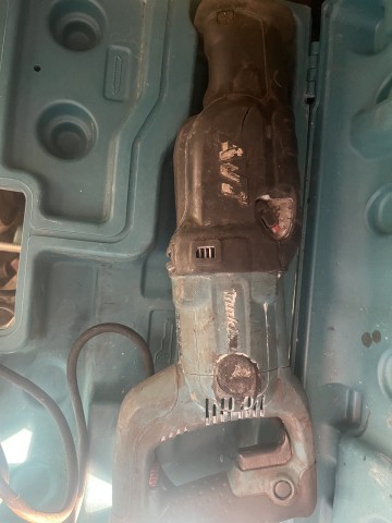 Sprzedam piłę szablastą MAKITA