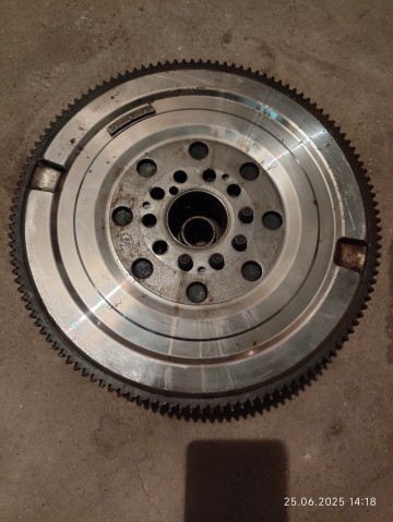 sprzęgło dwumasa Volvo V40 2.0D 13 tysięcy przebiegu