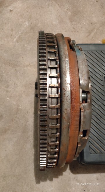 sprzęgło dwumasa Volvo V40 2.0D 13 tysięcy przebiegu